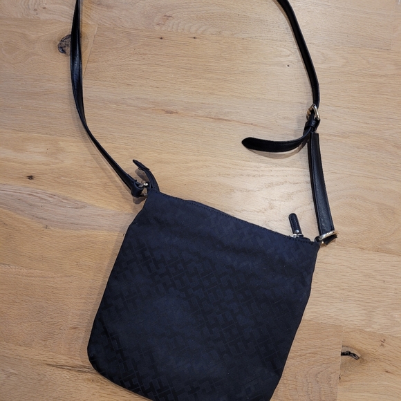Tommy Hilfiger Black Crossbody Bag - Picture 3 of 4
